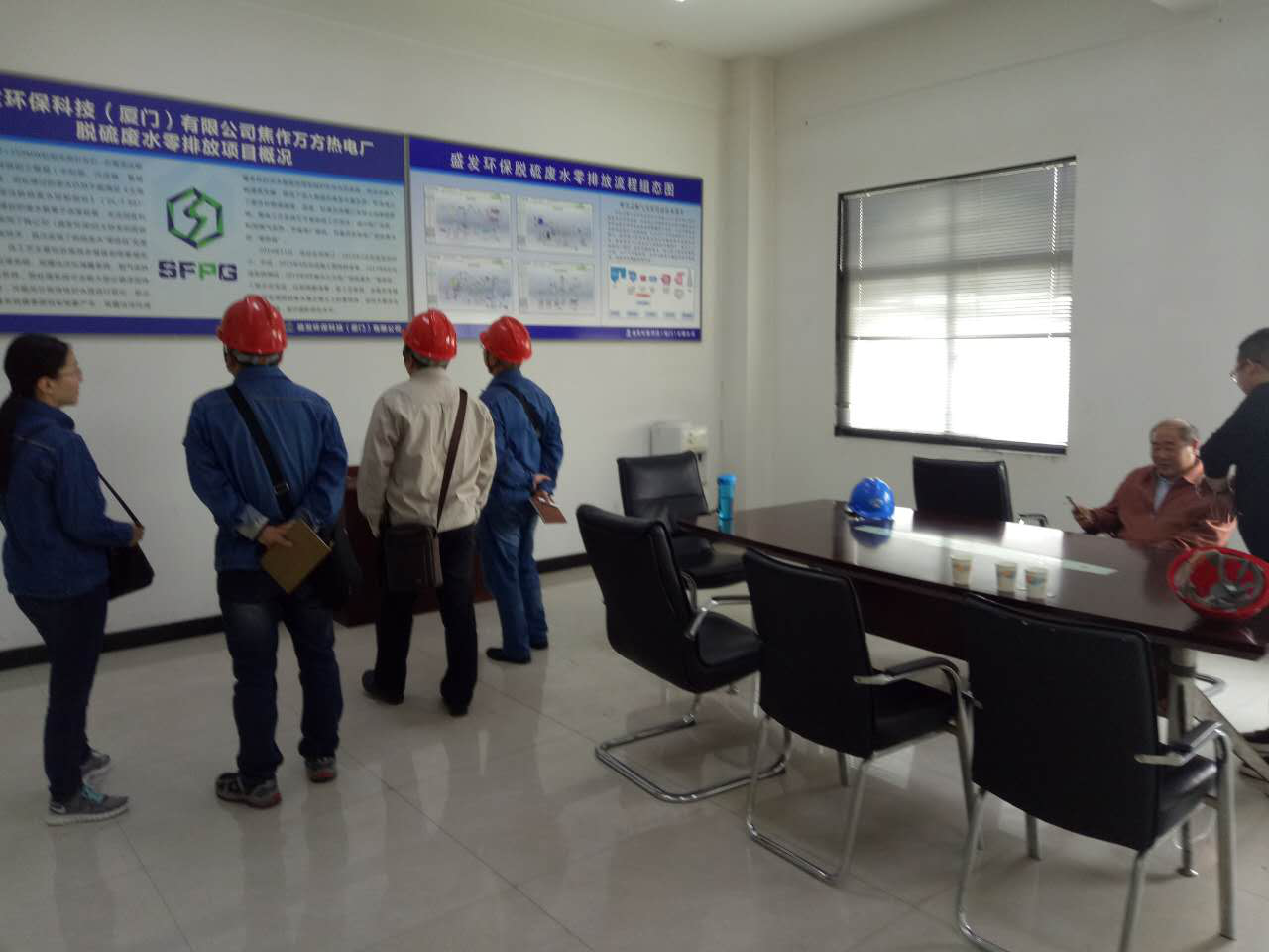 新安萬基電廠楊總到焦作萬方項目部參觀考察并做技術交流